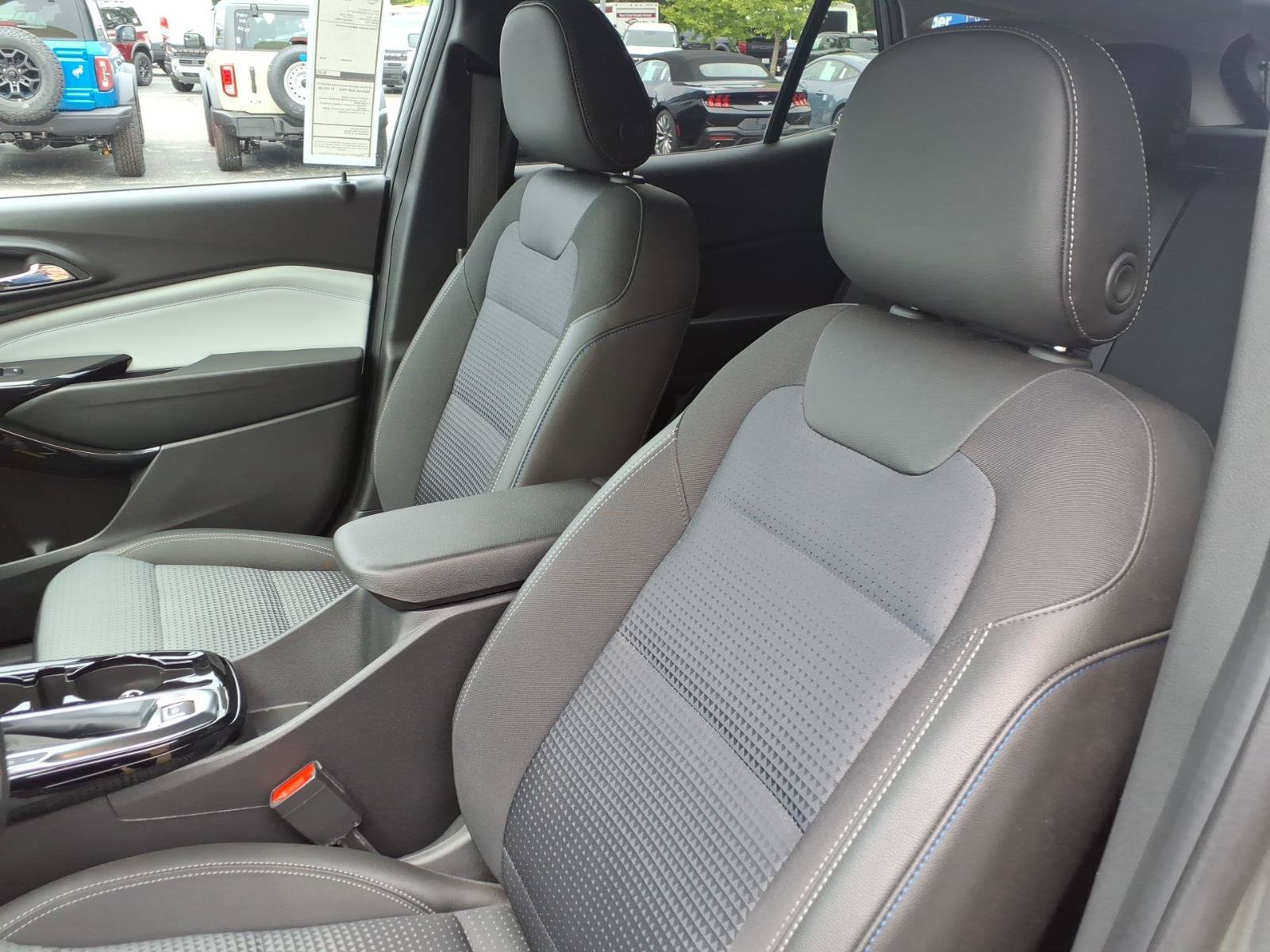 Used 2024 Chevrolet Trax LT w/ Driver Confidence Package FWD image 16