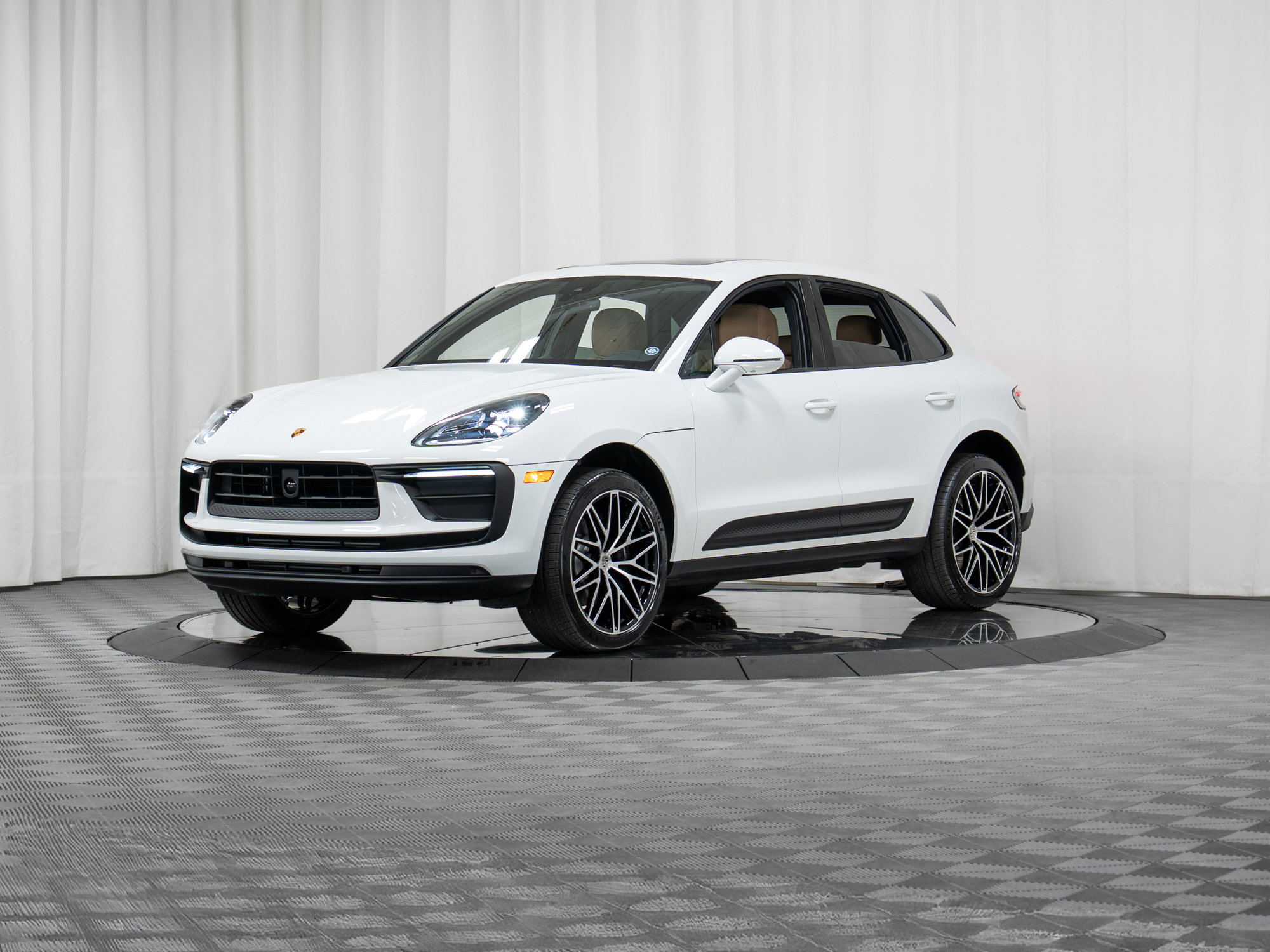New 2026 Porsche Macan AWD/4WD image 28