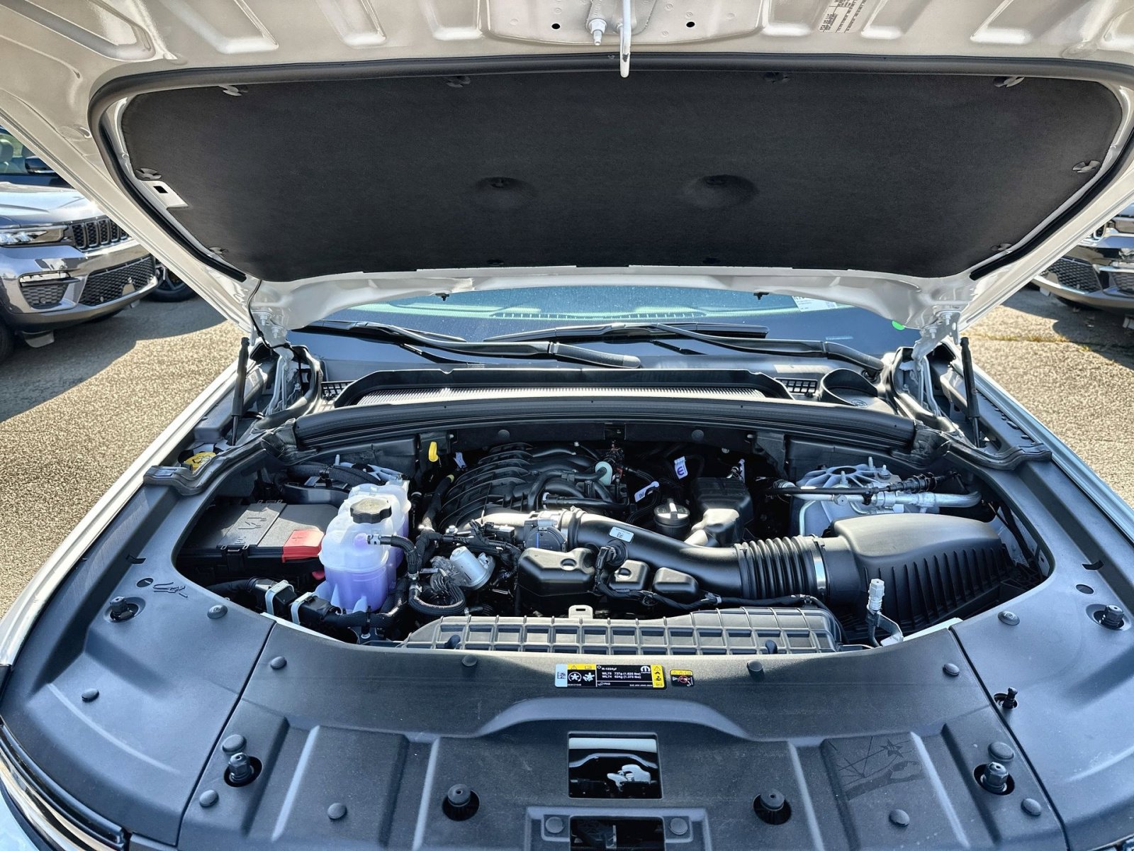 New 2025 Jeep Grand Cherokee Limited w/ Luxury Tech Group II image 28