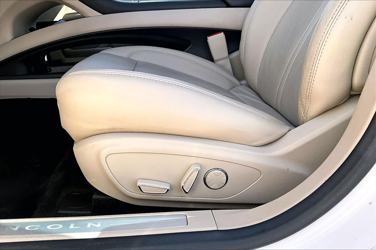 Used 2017 Lincoln MKZ Reserve FWD image 31