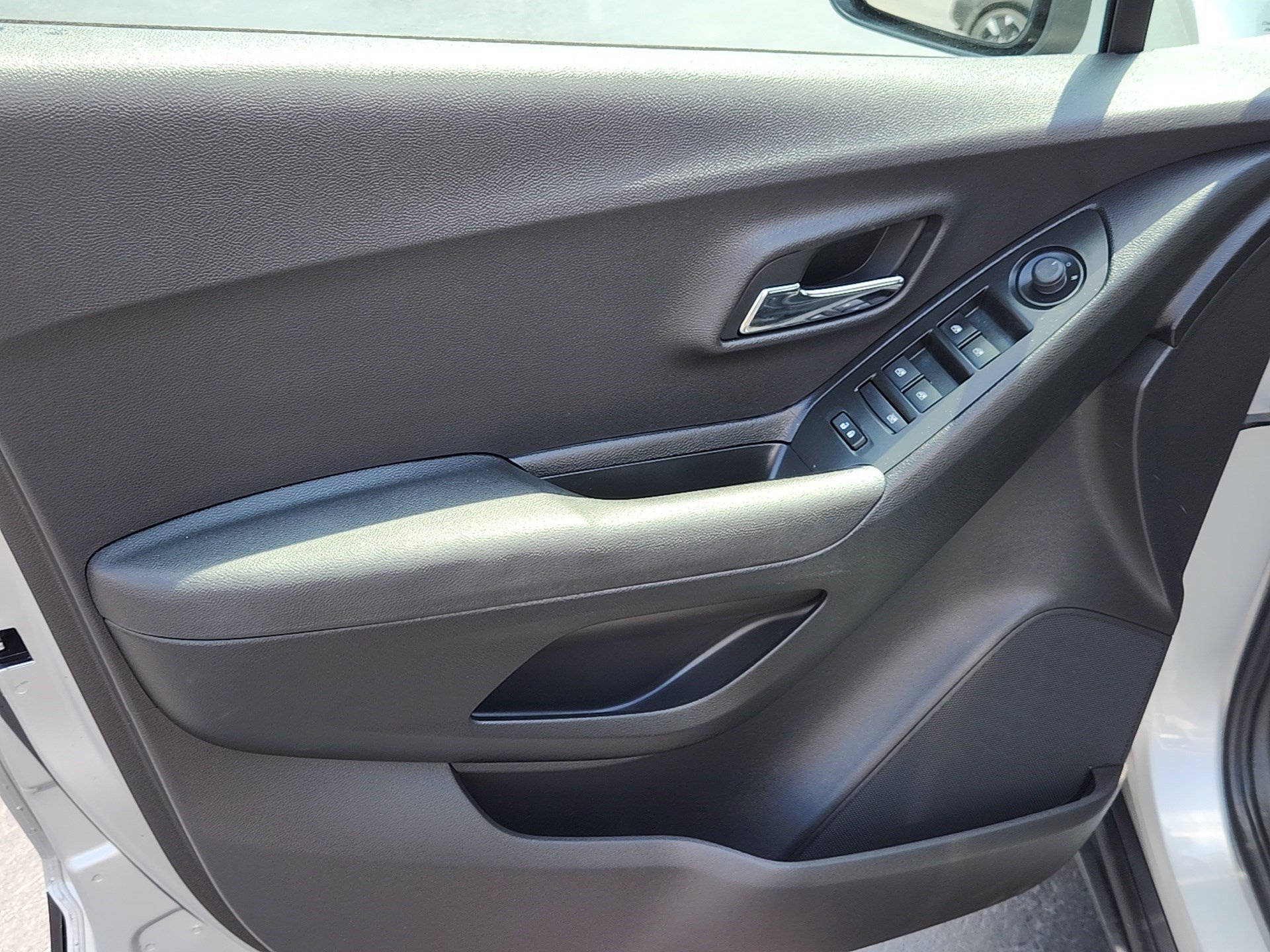 Used 2017 Chevrolet Trax LS FWD image 9