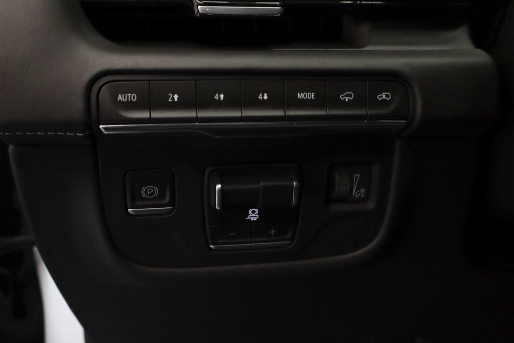 Used 2022 Cadillac Escalade Sport Platinum w/ LPO, ONYX Package AWD/4WD image 23