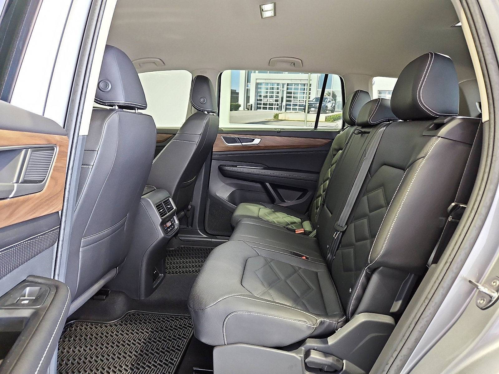 New 2026 Volkswagen Atlas SE FWD image 11