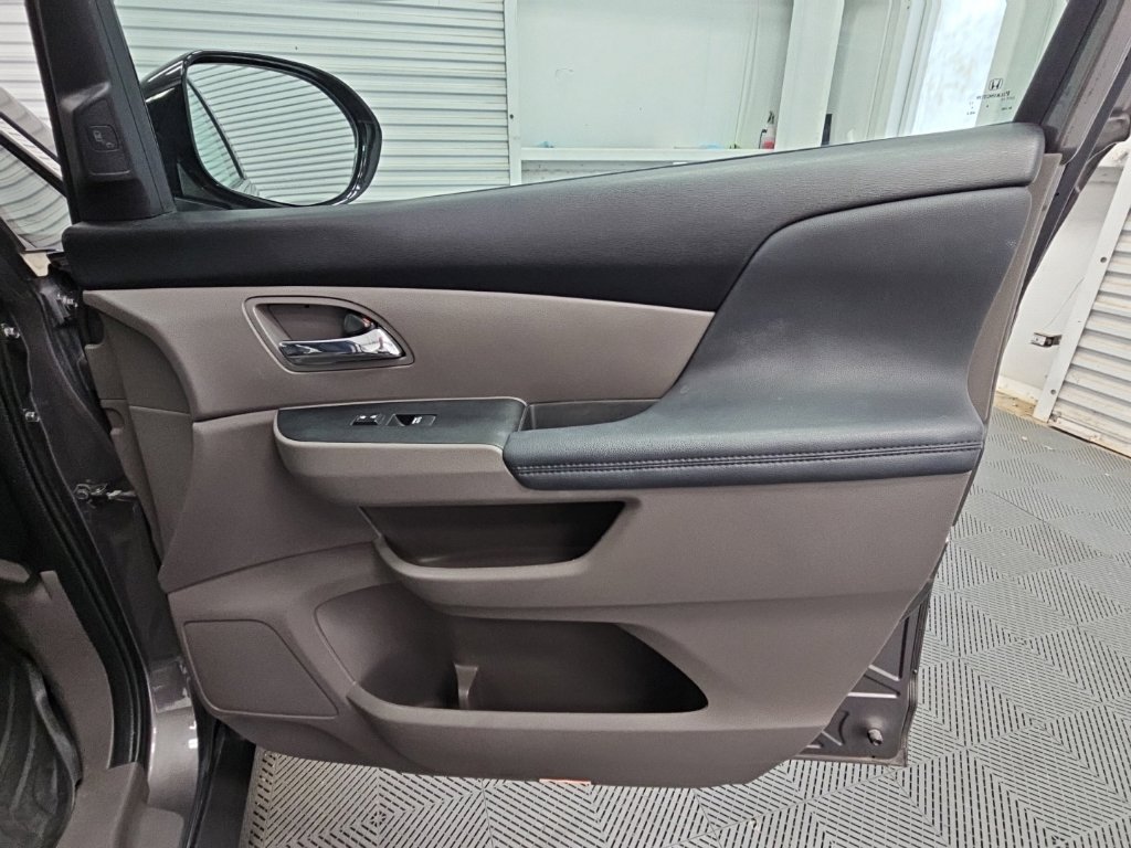 Used 2016 Honda Odyssey Touring Elite image 36