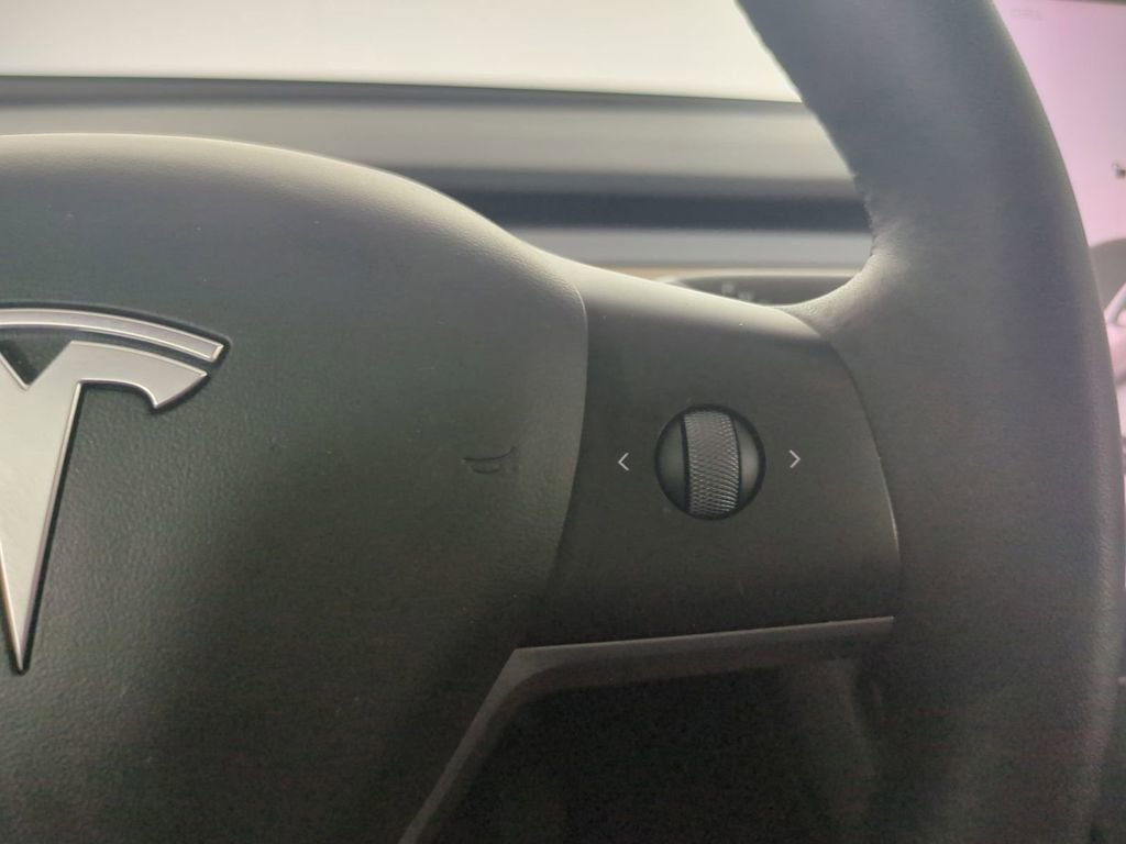 Used 2023 Tesla Model Y Long Range AWD/4WD image 33