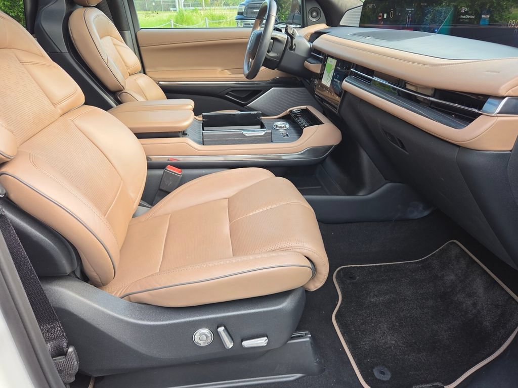 Used 2025 Lincoln Navigator Black Label AWD/4WD image 15