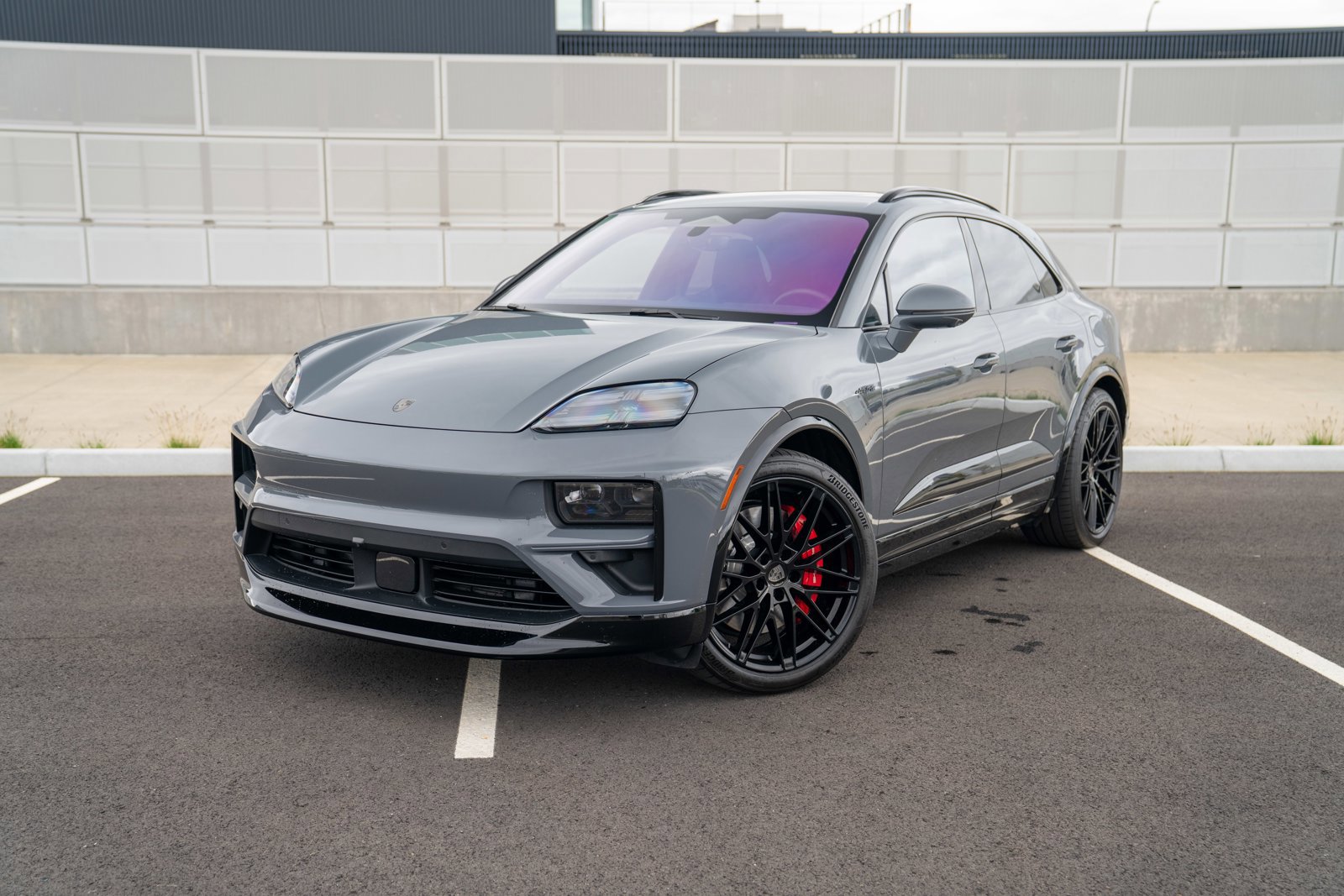 Certified 2025 Porsche Macan Turbo Electric AWD/4WD image 1