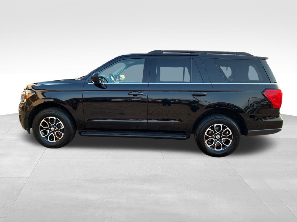 Used 2024 Ford Expedition XLT AWD/4WD image 2
