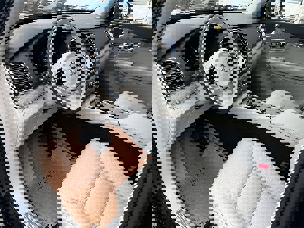 Used 2025 Volvo XC90 B6 Plus w/ Protection Package Premier image 12