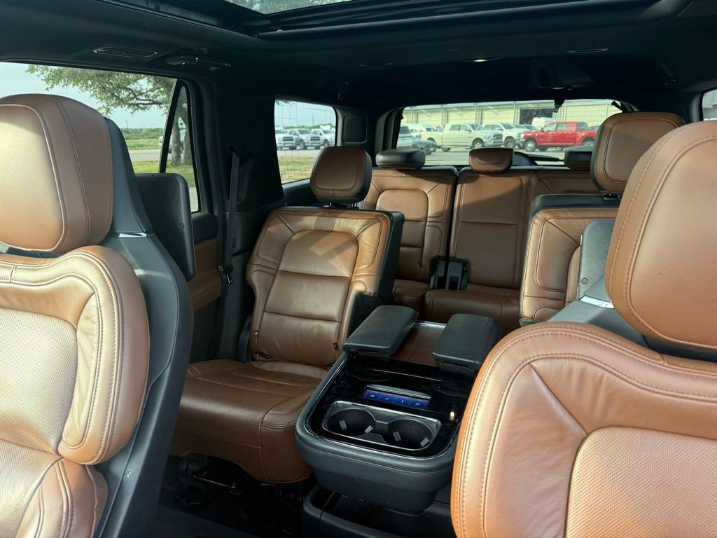 Used 2023 Lincoln Navigator Reserve AWD/4WD image 17
