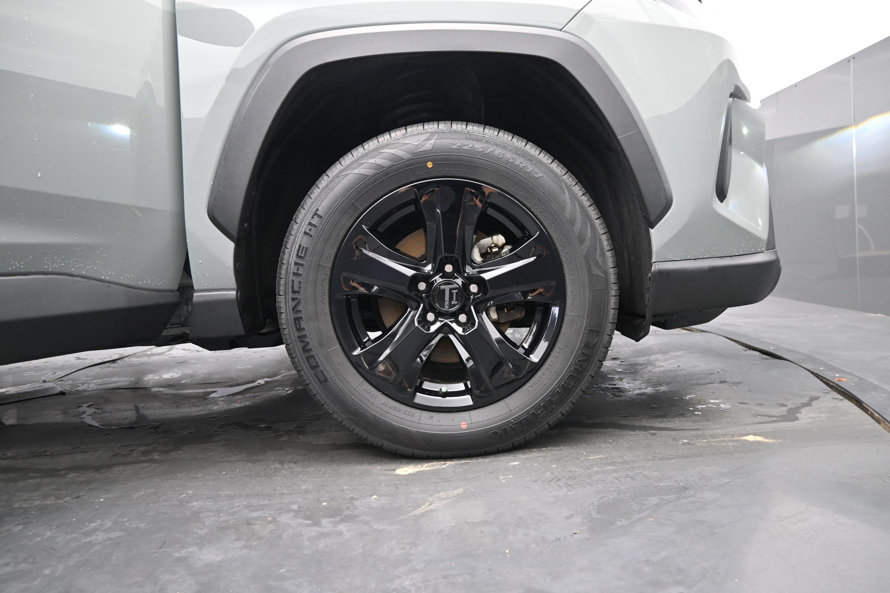Used 2022 Toyota RAV4 XLE AWD/4WD image 21