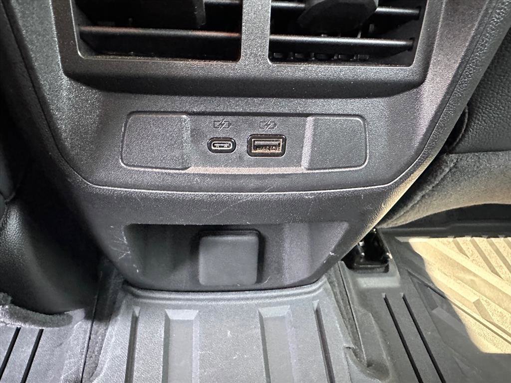 Used 2025 GMC Canyon Denali image 13