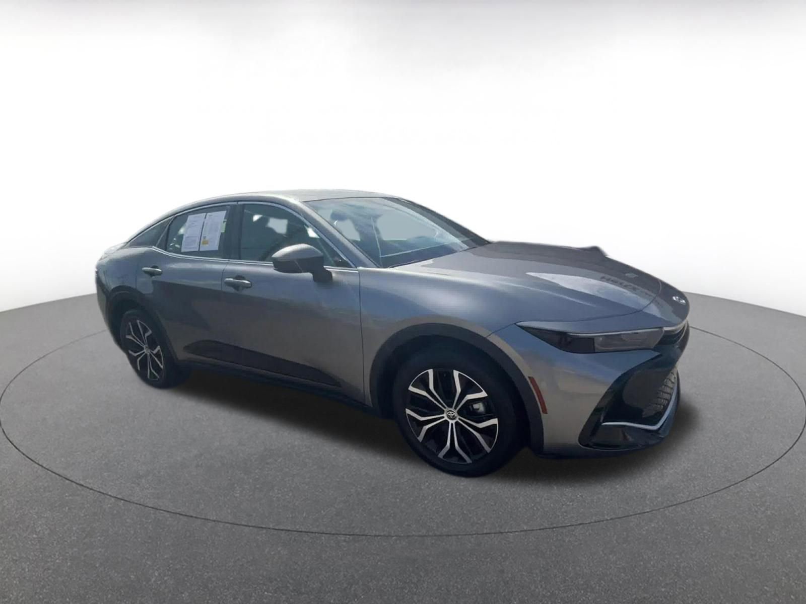 Used 2025 Toyota Crown XLE image 2