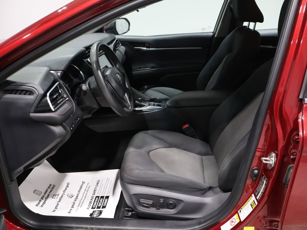 Used 2018 Toyota Camry LE image 9