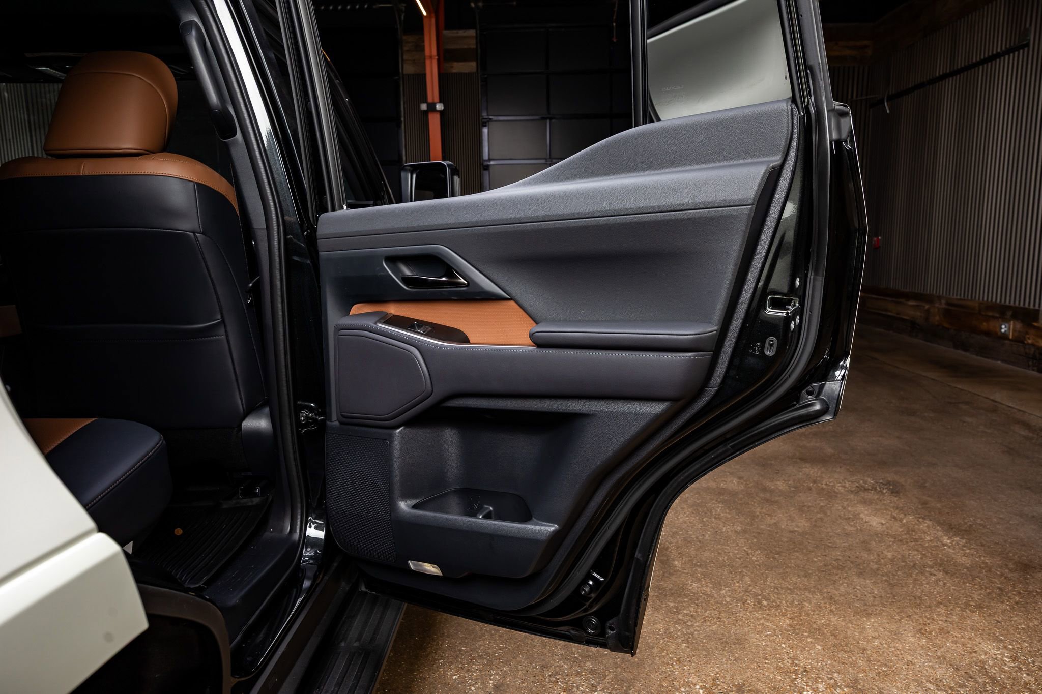 Used 2025 Lexus GX 550 w/ Accessory Package (2T) image 40