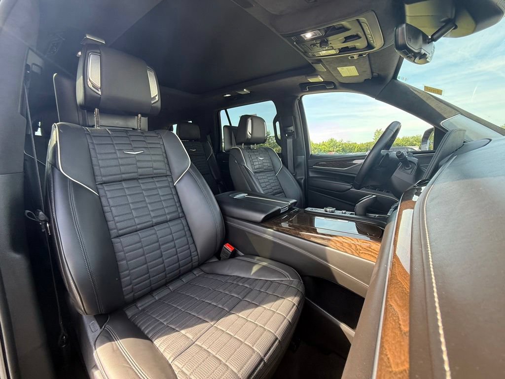 Used 2024 Cadillac Escalade Premium Luxury Platinum AWD/4WD image 31