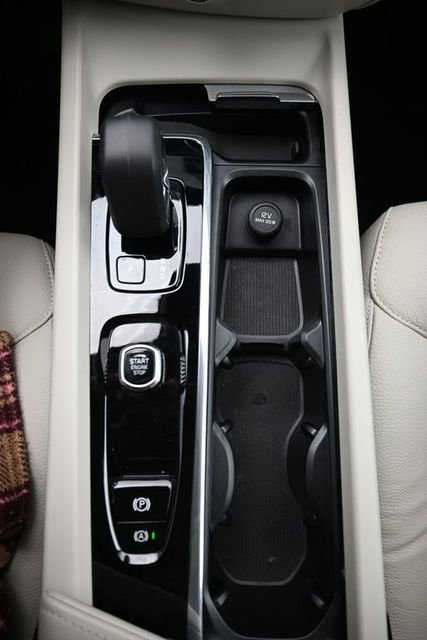 Used 2024 Volvo V60 B5 Cross Country Plus image 11