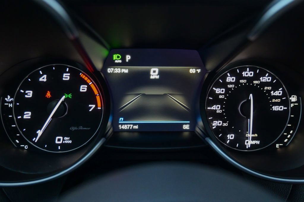 Used 2023 Alfa Romeo Giulia Veloce AWD/4WD image 46