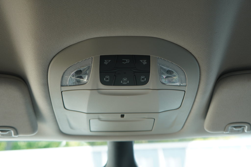 Used 2024 Chrysler Pacifica Limited FWD image 29