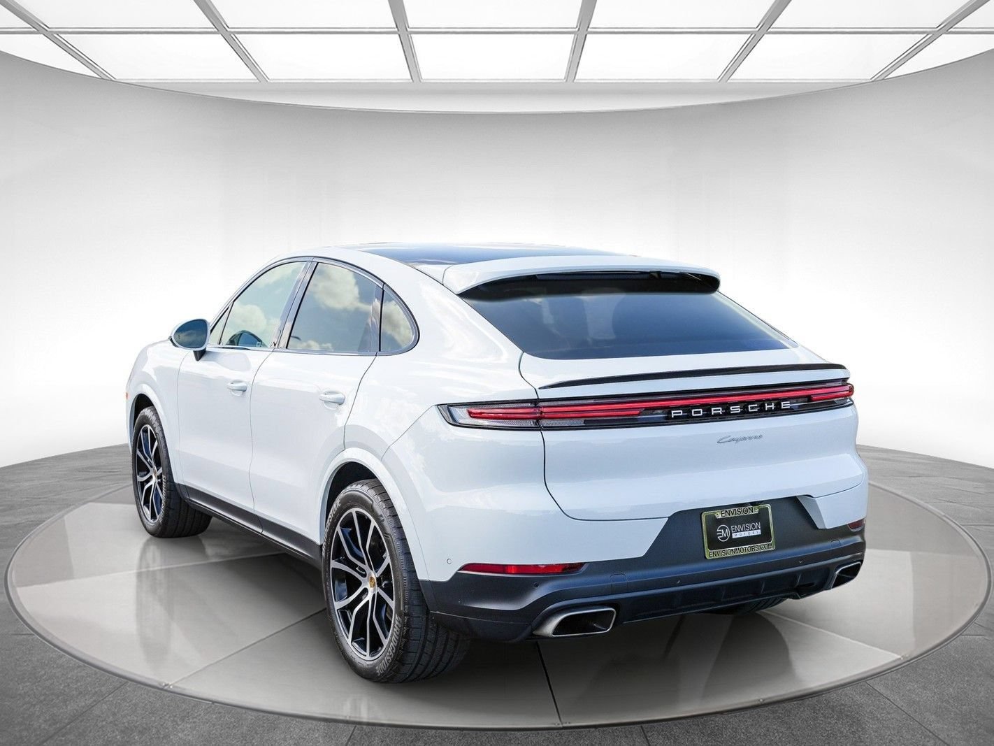 Used 2024 Porsche Cayenne Coupe AWD/4WD image 2