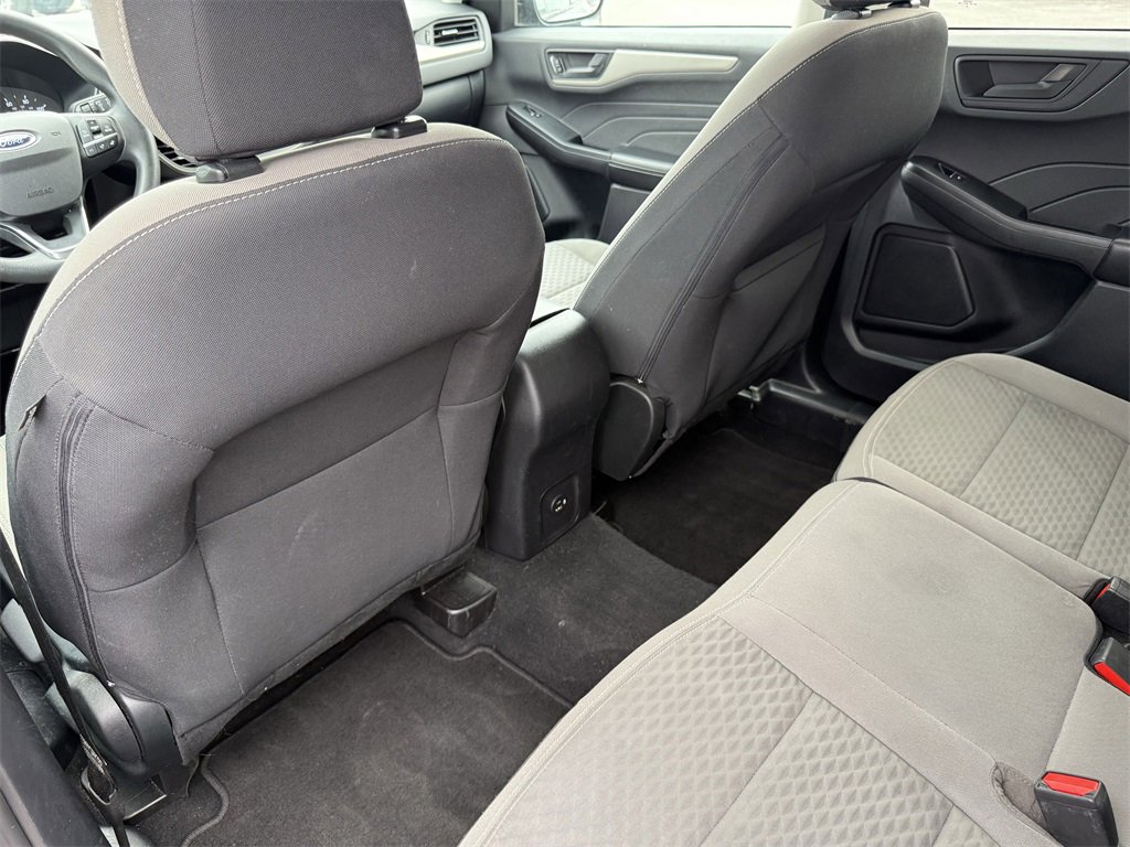 Used 2022 Ford Escape SE w/ SE Sport Appearance Package image 30