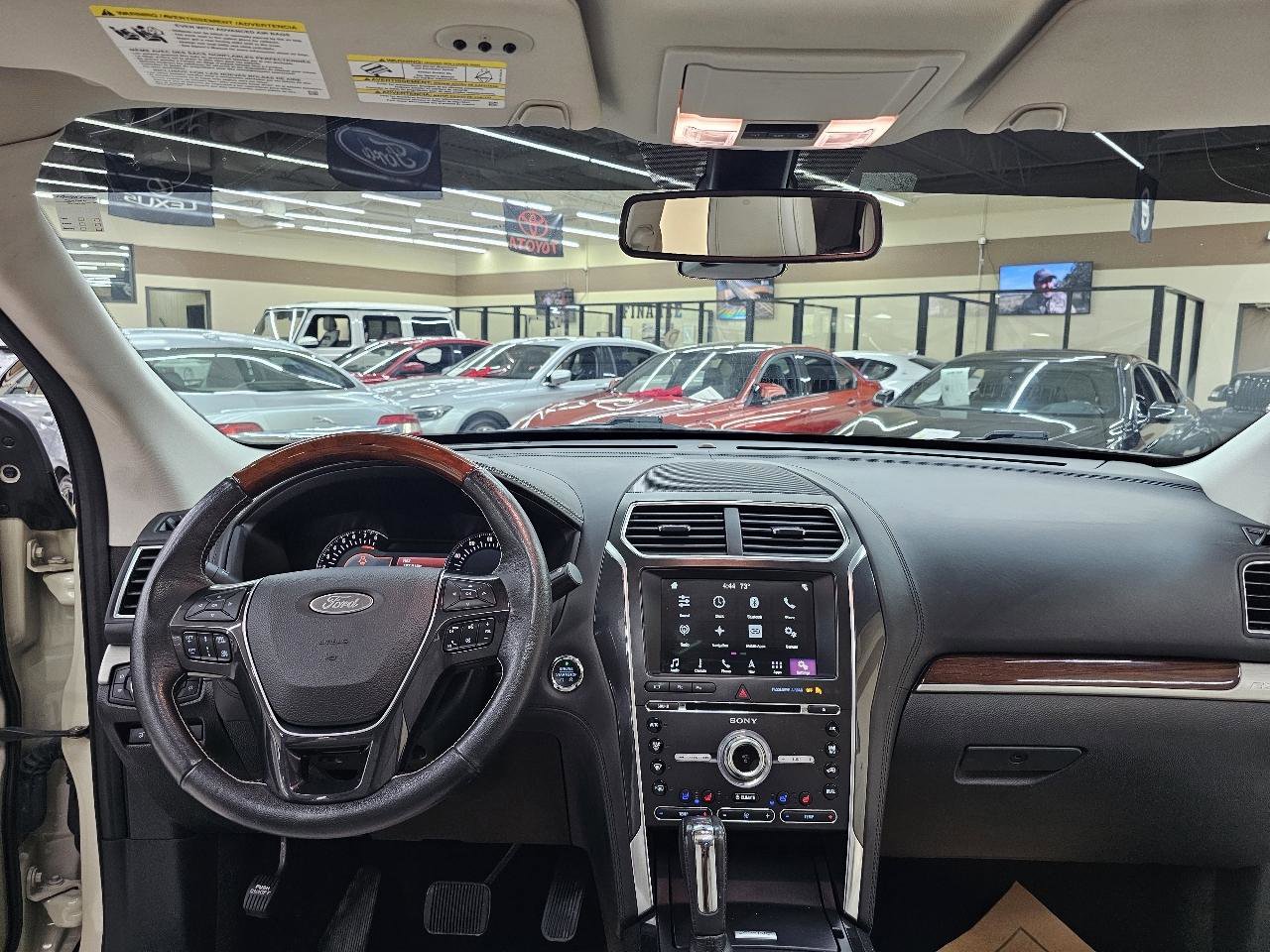 Used 2018 Ford Explorer Platinum image 29