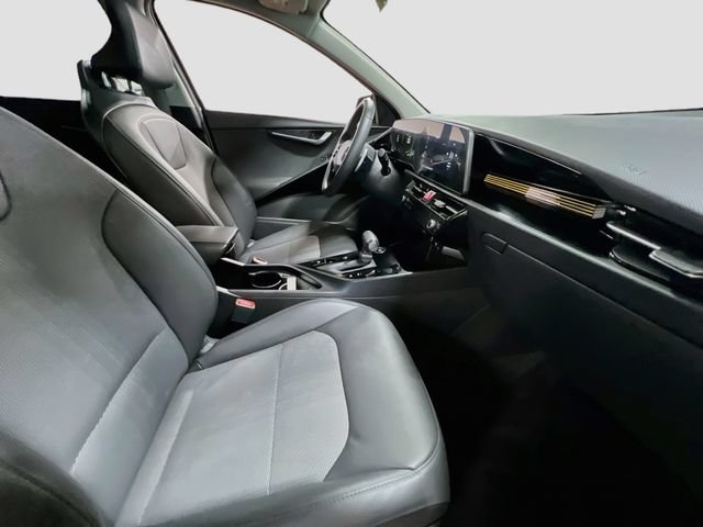 Certified 2023 Kia Niro EX Touring FWD image 30