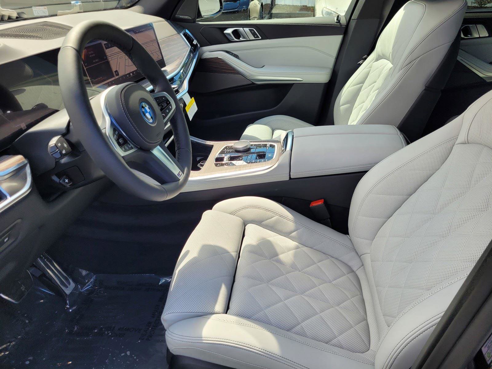 New 2026 BMW X5 xDrive50e w/ M Sport Package AWD/4WD image 15