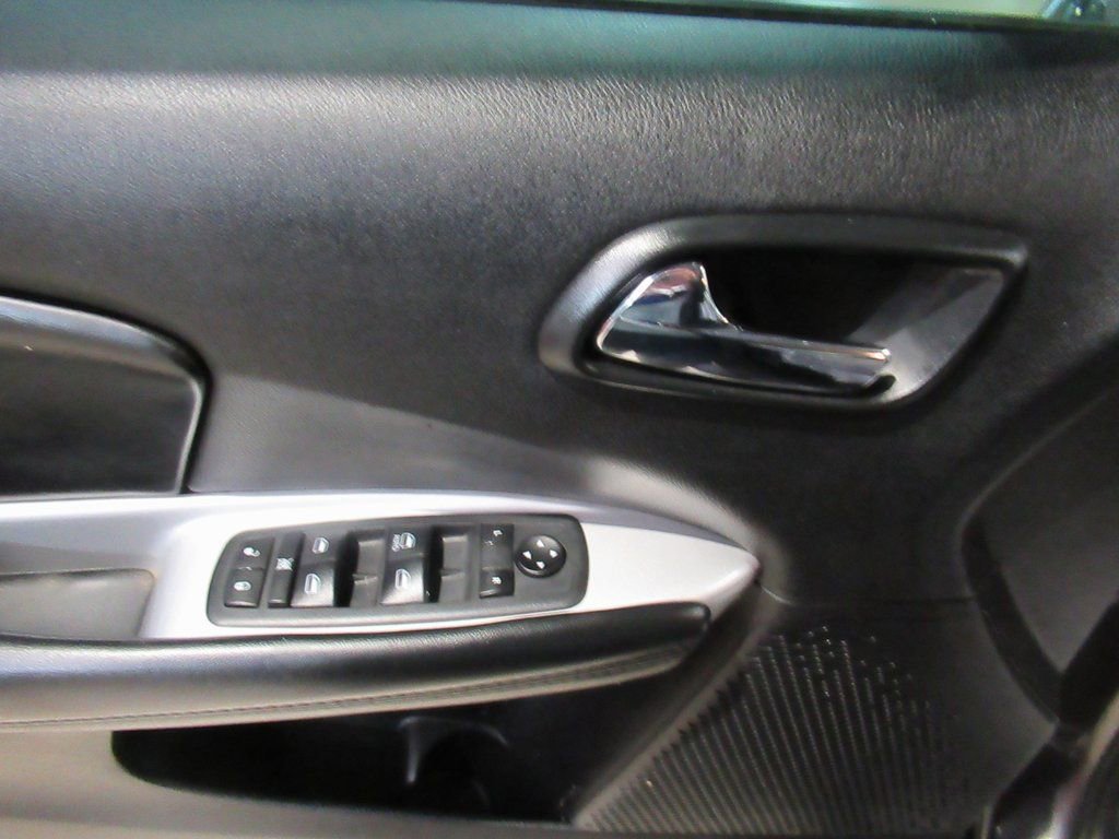 Used 2019 Dodge Journey SE image 27