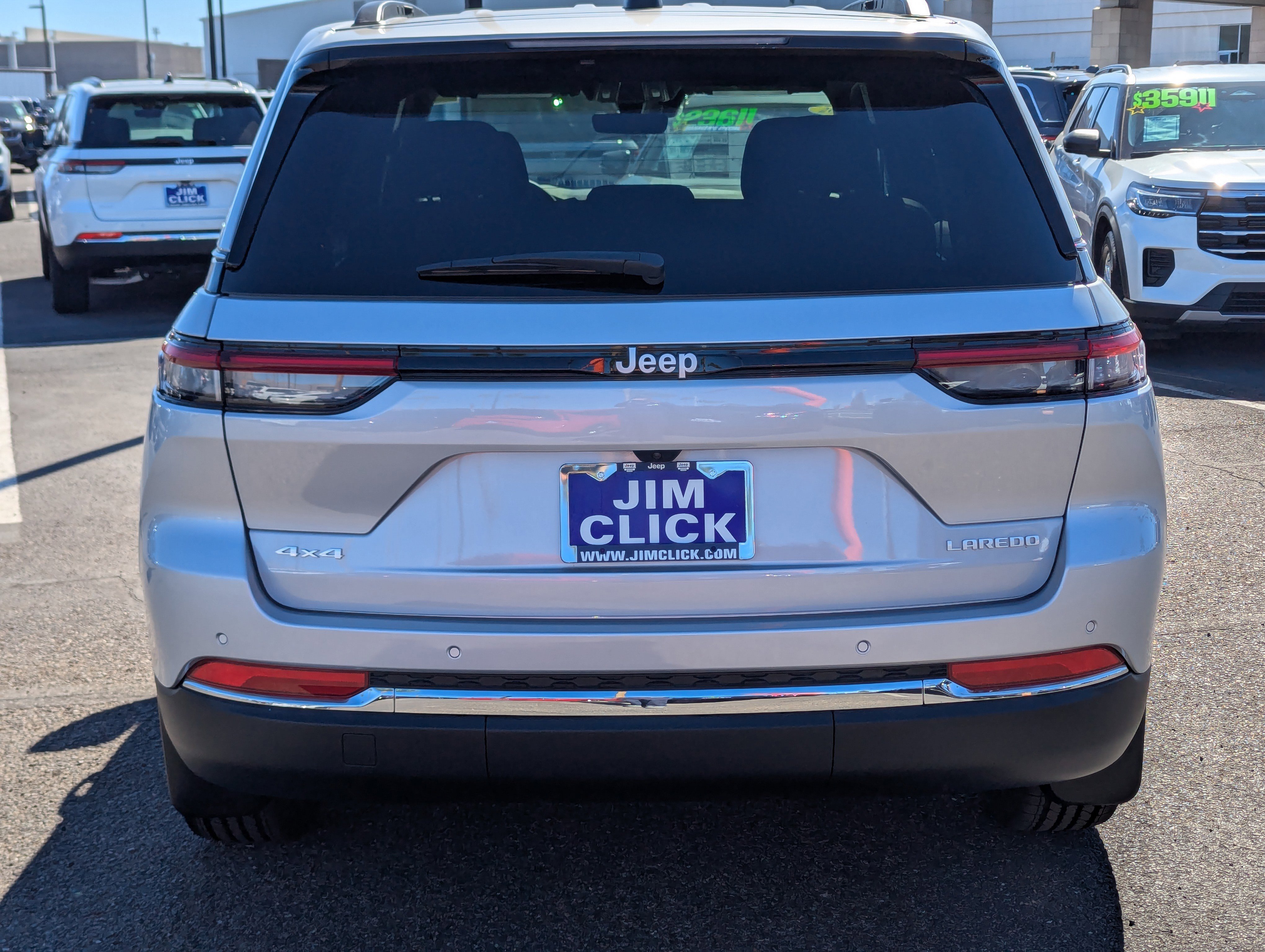 New 2025 Jeep Grand Cherokee Laredo image 3