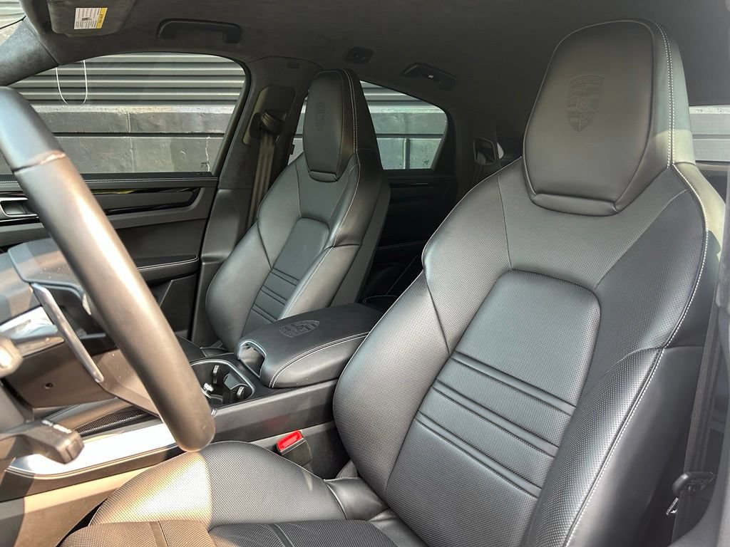 Certified 2023 Porsche Cayenne Turbo GT AWD/4WD image 5