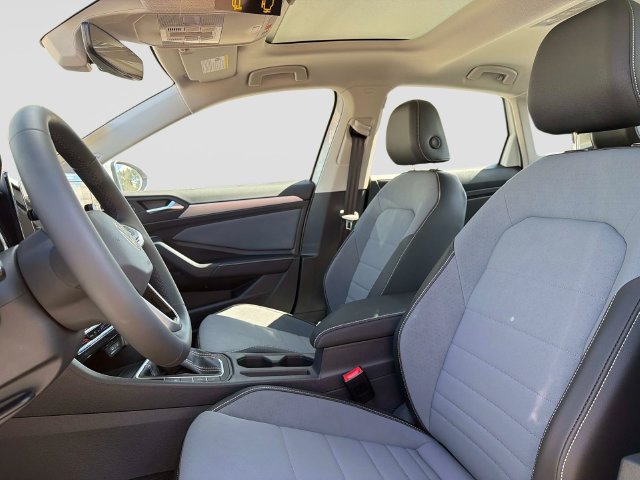 New 2027 Volkswagen Jetta SE FWD image 18