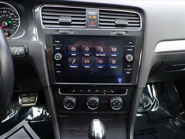 Used 2018 Volkswagen Golf SE image 16