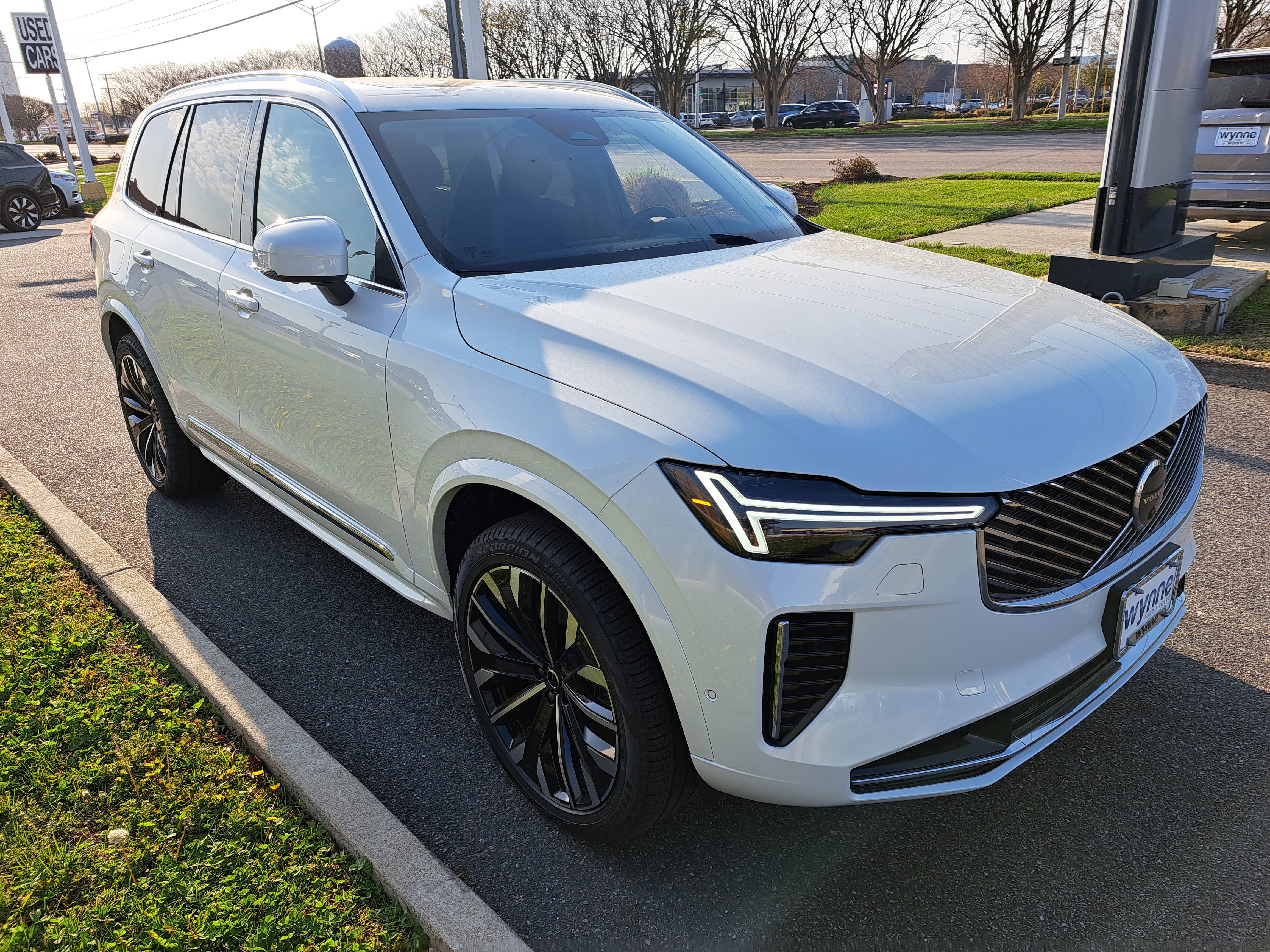 New 2026 Volvo XC90 T8 Plus AWD/4WD image 2