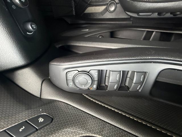 Used 2023 Chevrolet Traverse Premier FWD image 7
