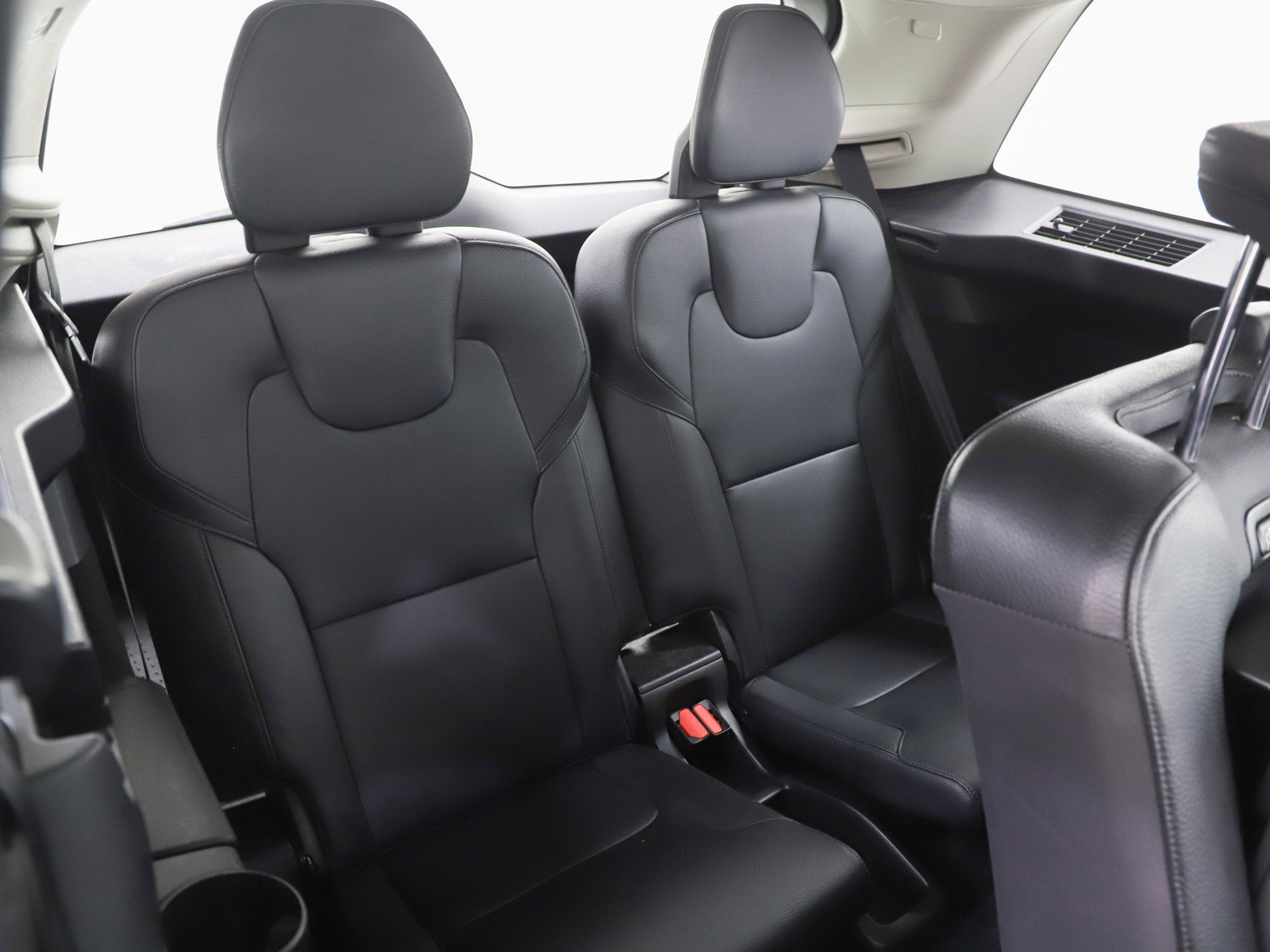 Used 2016 Volvo XC90 T6 Momentum w/ Momentum Plus Package AWD/4WD image 13