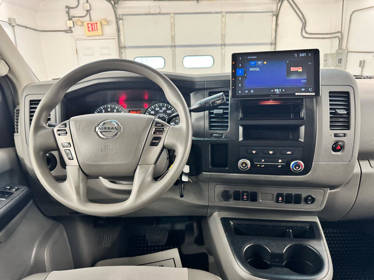 Used 2014 Nissan NV 3500 SV w/ Technology Package RWD image 17