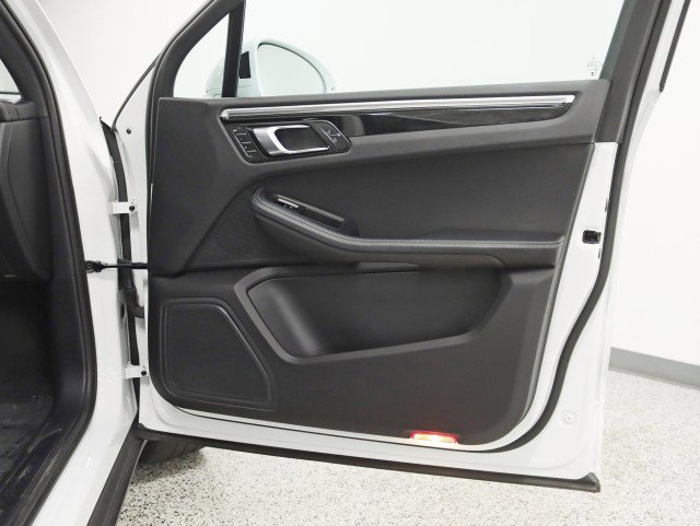 Used 2023 Porsche Macan image 29