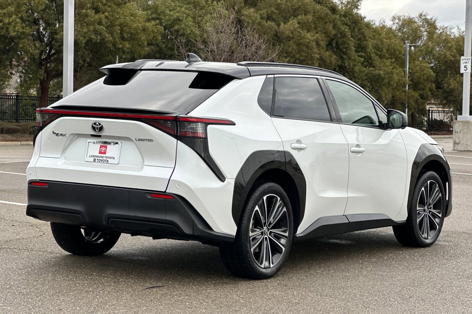 Used 2023 Toyota bZ4X Limited image 4