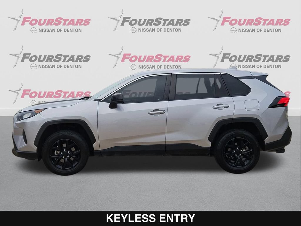 Used 2022 Toyota RAV4 LE FWD image 8