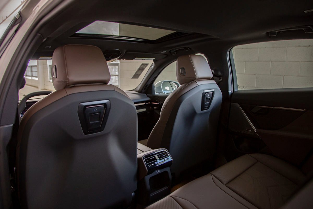 Used 2025 BMW 530i xDrive 530i xDrive w/ Premium Package image 26