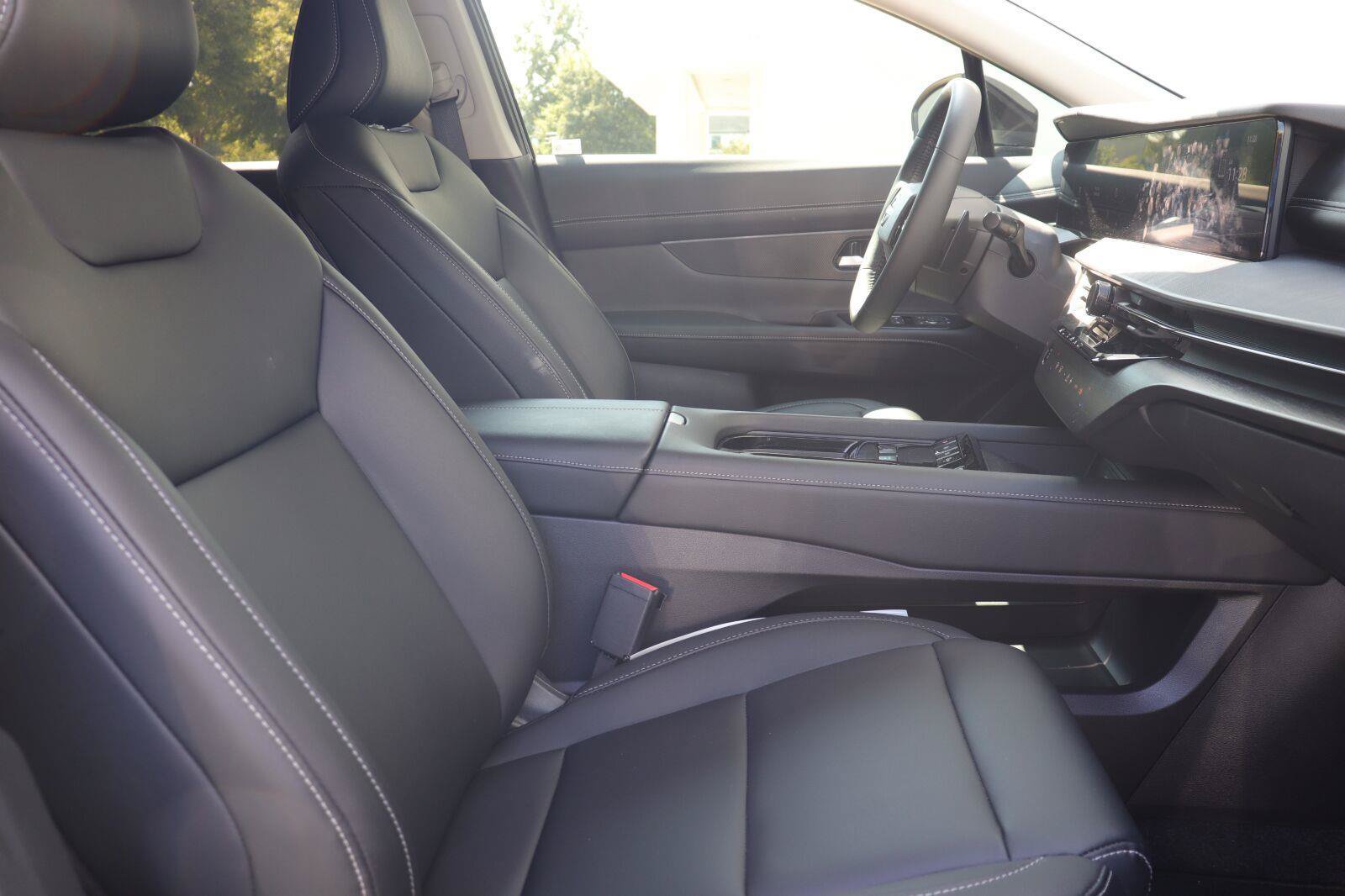 Used 2025 Nissan Murano SV AWD/4WD image 19