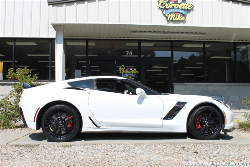 Used 2015 Chevrolet Corvette Z06 w/ 3LZ Preferred Equipment Group RWD image 24