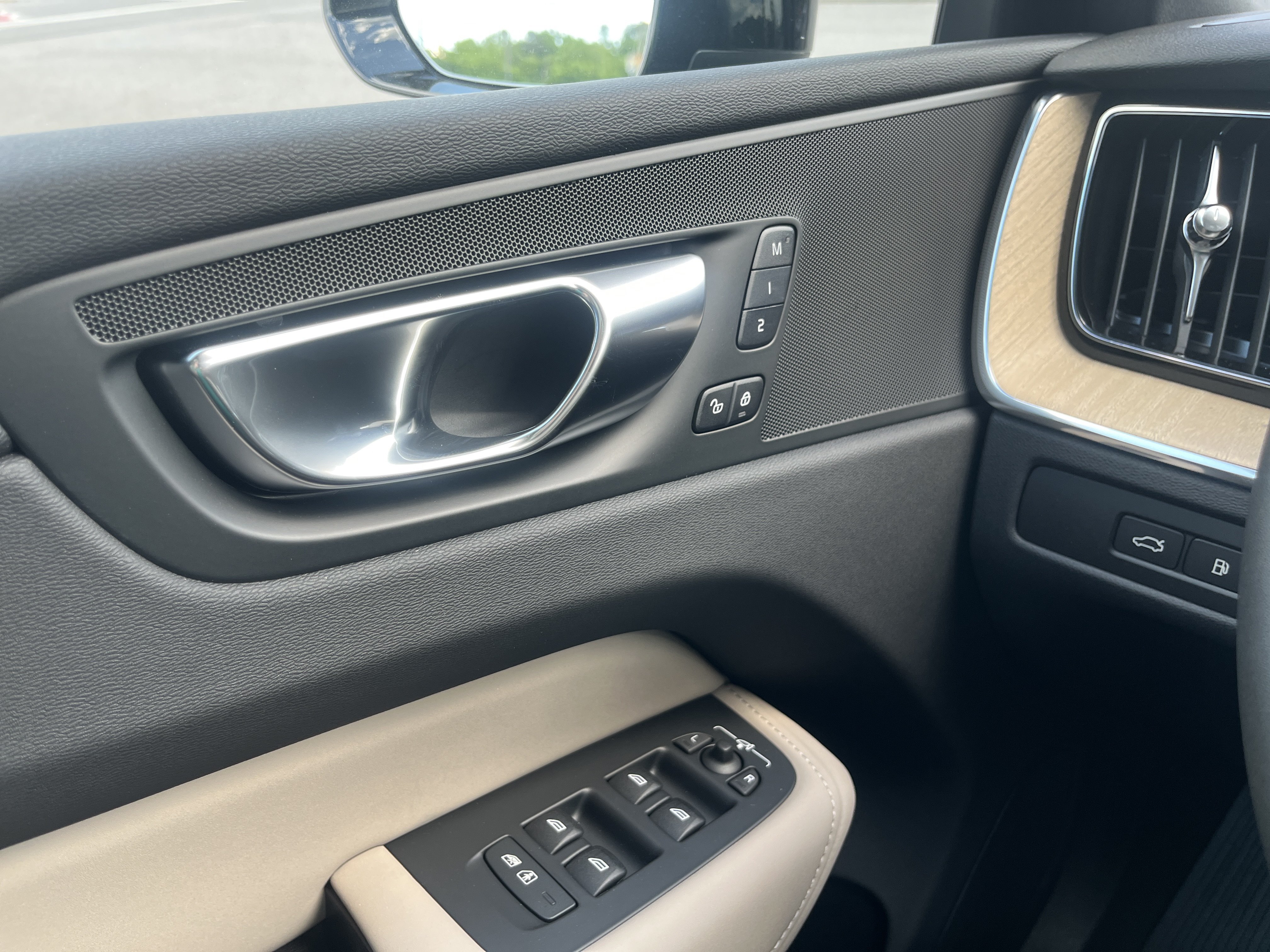 New 2026 Volvo XC60 T8 Core w/ Protection Package Premier AWD/4WD image 20