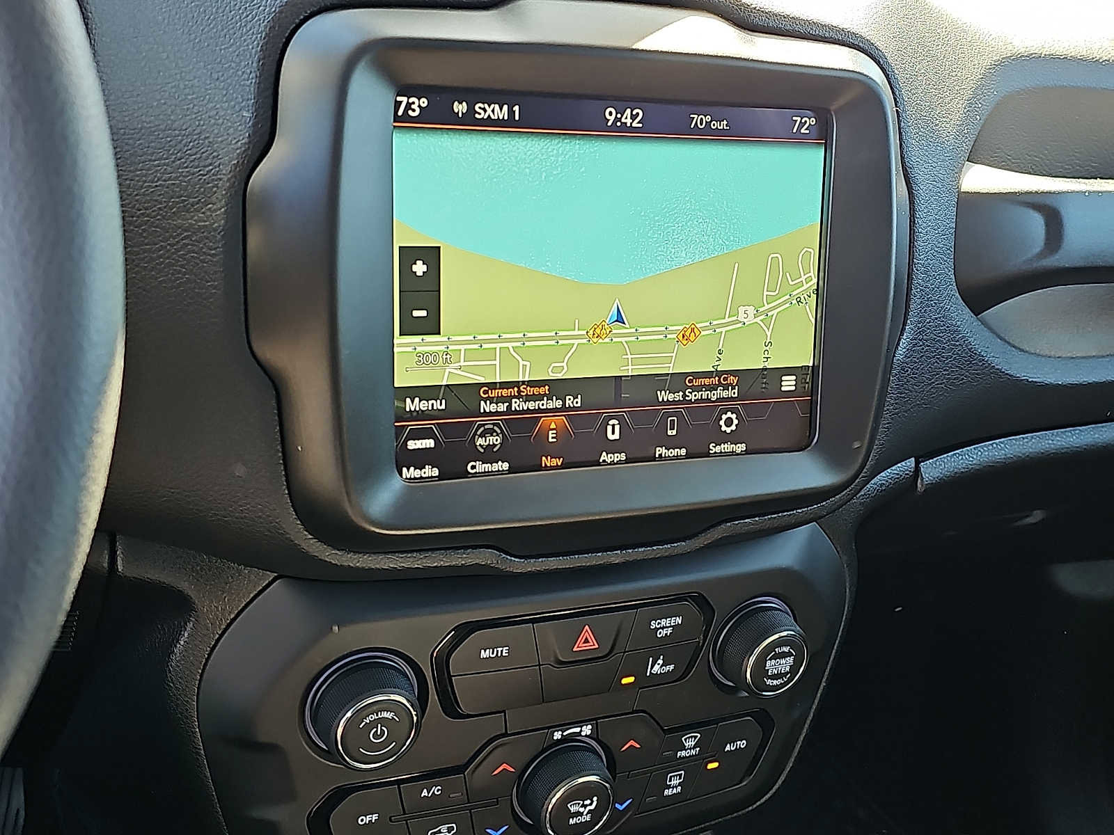 Used 2023 Jeep Renegade Latitude w/ Sun/Sound Group AWD/4WD image 17