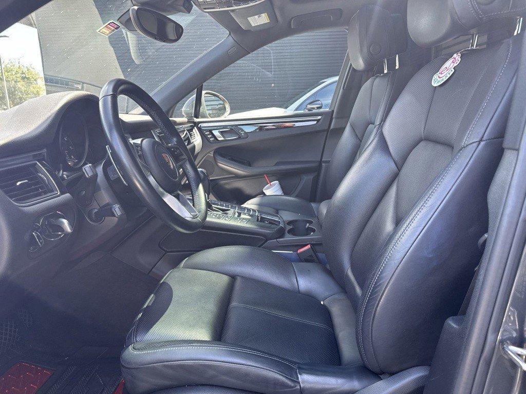 Used 2018 Porsche Macan AWD/4WD image 6