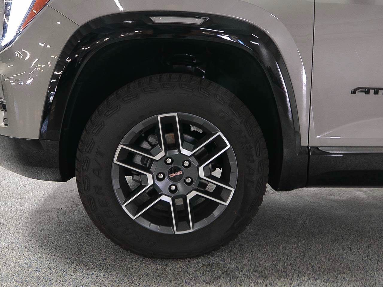 Used 2026 GMC Terrain AT4 w/ LPO, Black Badging Package AWD/4WD image 5