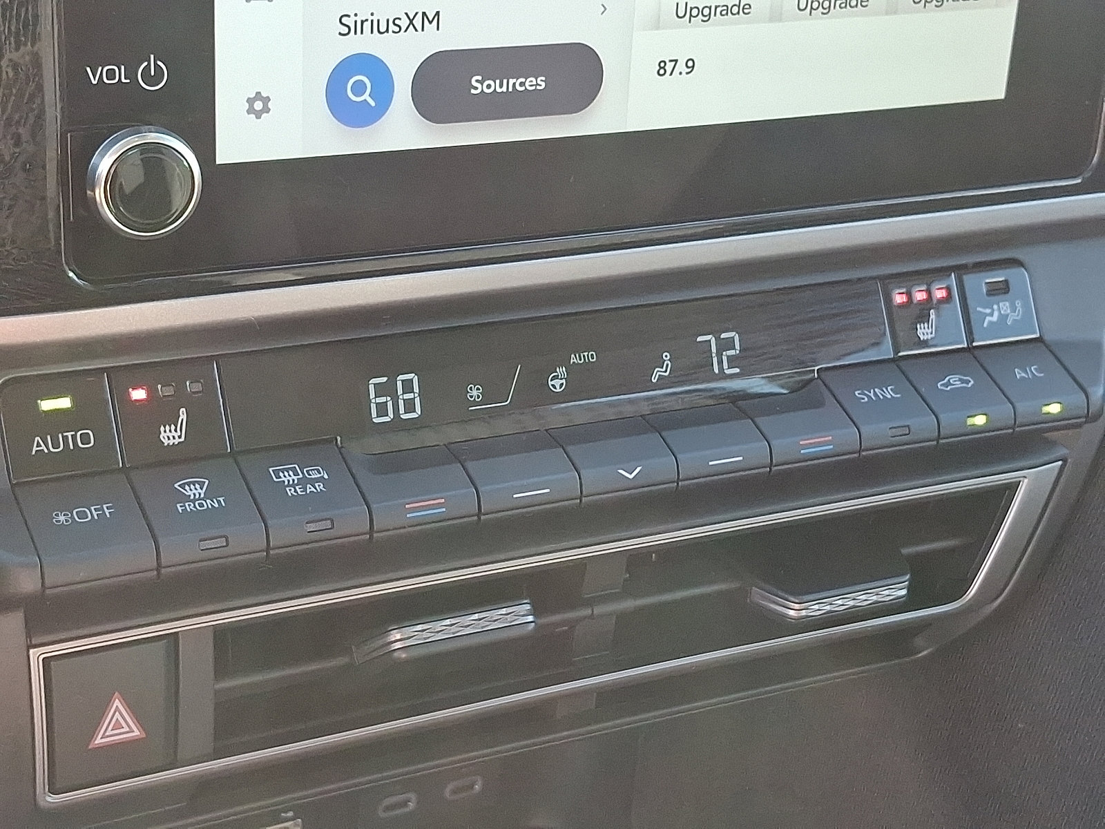 Certified 2025 Toyota Camry Hybrid image 15