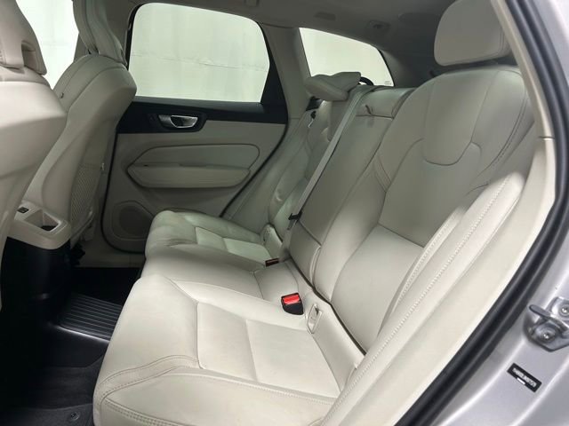 Used 2022 Volvo XC60 T8 Inscription w/ Advanced Package image 12