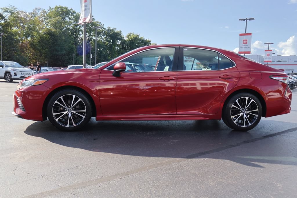 Used 2019 Toyota Camry SE FWD image 3